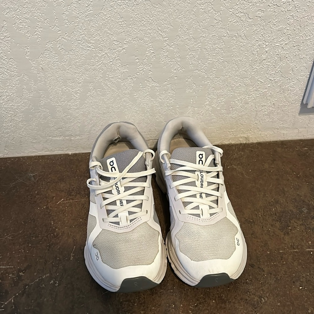 On Cloud CloudRunner women’s size 6.5